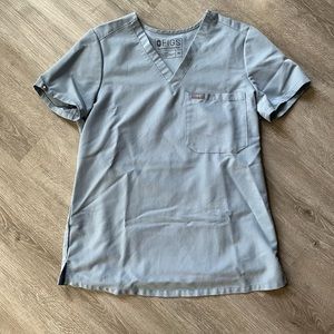 FIGS Catarina scrub top in slate blue / sz xs